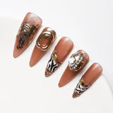 Gold decoration and rhinestones on the nails